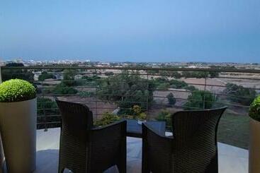 Skyline Court Holiday Apartments - Birzebbuga