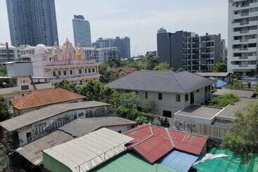 Hide Bangkok Hostel