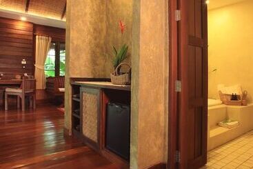 هتل Azalea Village Wellness Resort