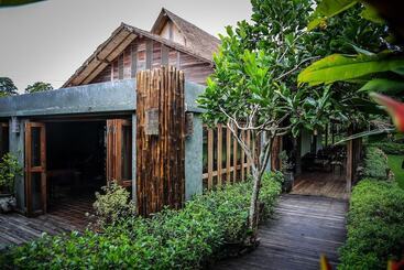 هتل Azalea Village Wellness Resort