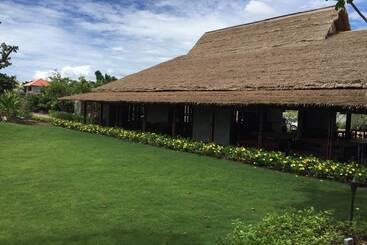 هتل Azalea Village Wellness Resort