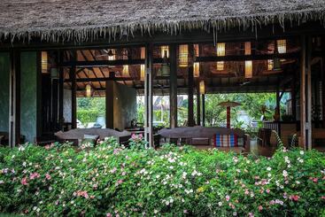هتل Azalea Village Wellness Resort