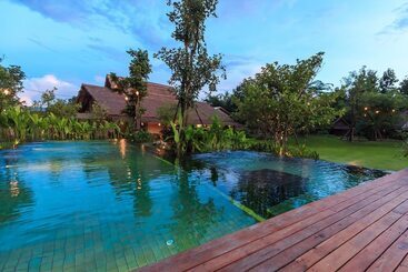 هتل Azalea Village Wellness Resort