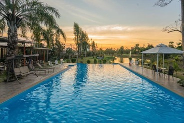 هتل Baan Suan Khun Ta And Golf Resort
