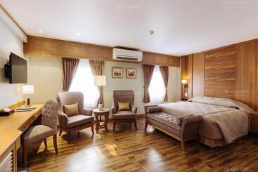 Decharme Hotel Sha Plus