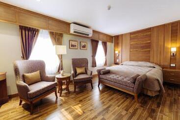 Decharme Hotel Sha Plus