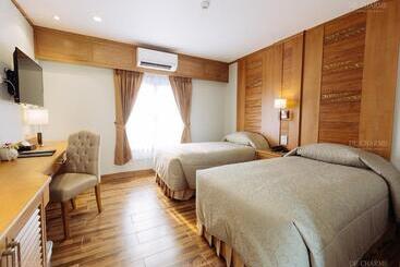 Decharme Hotel Sha Plus