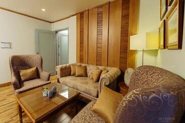 Decharme Hotel Sha Plus