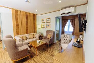 Decharme Hotel Sha Plus