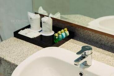 Decharme Hotel Sha Plus