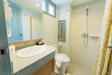 Decharme Hotel Sha Plus
