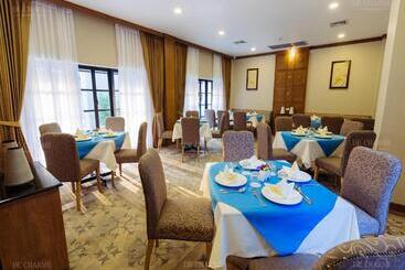 Decharme Hotel Sha Plus