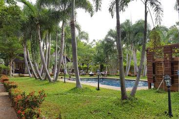 هتل Prachuap Garden View Resort