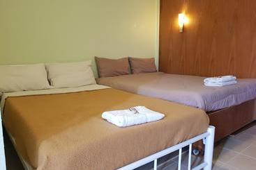 هتل The River Guest House