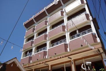 هتل The River Guest House