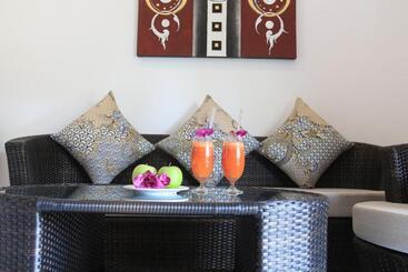 استراحتگاه Arthaya Villas   Sha Extra Plus