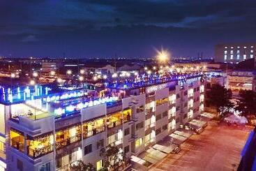 استراحتگاه Suvarnabhumi Ville Airport