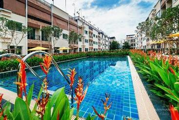 استراحتگاه Suvarnabhumi Ville Airport