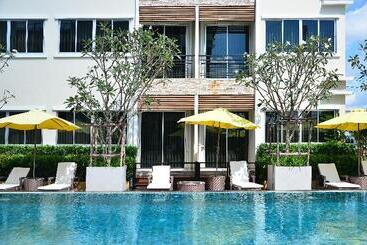 استراحتگاه Suvarnabhumi Ville Airport