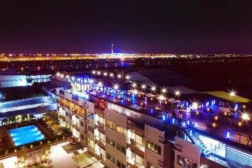 استراحتگاه Suvarnabhumi Ville Airport