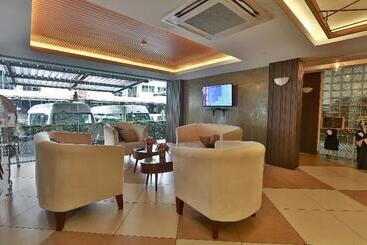 استراحتگاه Suvarnabhumi Ville Airport