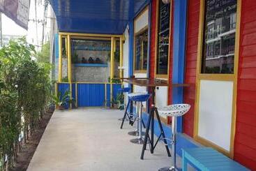 Super Hostel