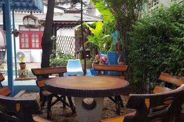 Super Hostel