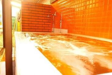Super Hostel