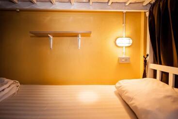 Thai Thai Hostel