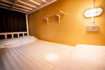 Thai Thai Hostel