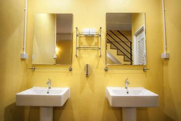 Thai Thai Hostel