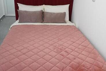 تختخواب و صبحانه Apartments Imper   Imd