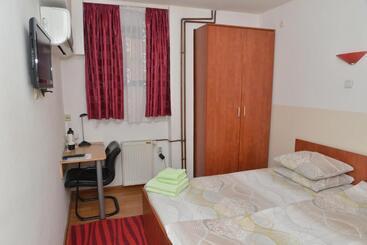 تختخواب و صبحانه Apartments Imper   Imd