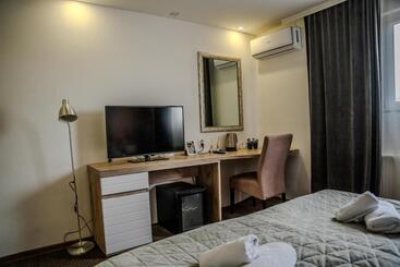 تختخواب و صبحانه Plaza La   Night And Spa