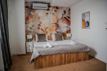 تختخواب و صبحانه Plaza La Night And Spa