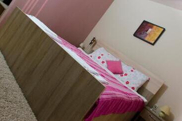 Garni Hotel Tri O