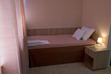 Garni Hotel Tri O