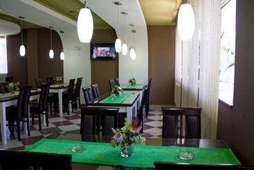 Garni Hotel Tri O