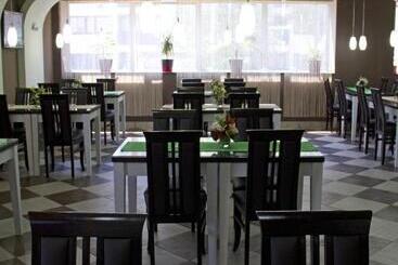 Garni Hotel Tri O