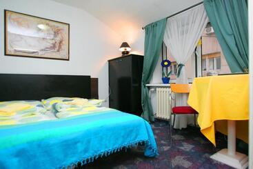 Hostel 021