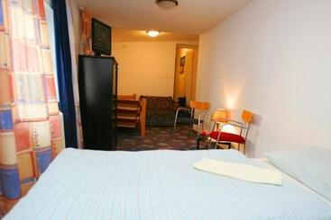 Hostel 021