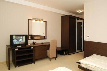 هتل Golf Luxury