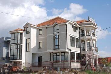 هتل M Garni