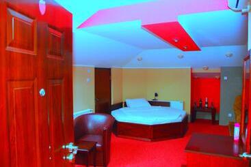 هتل Vila Mitic Luxx Spa Centar