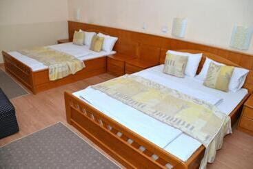 مُتل Garni Hotel Lake