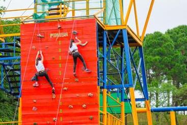 Phukaew Resort & Adventure Park