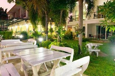 استراحتگاه Nopparat Garden