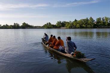 استراحتگاه The Grace Amphawa