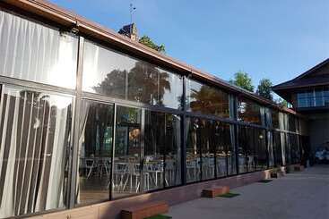 استراحتگاه The Grace Amphawa
