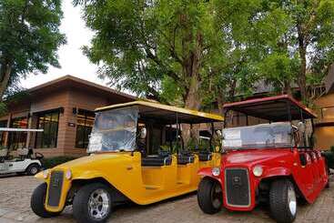 استراحتگاه The Grace Amphawa